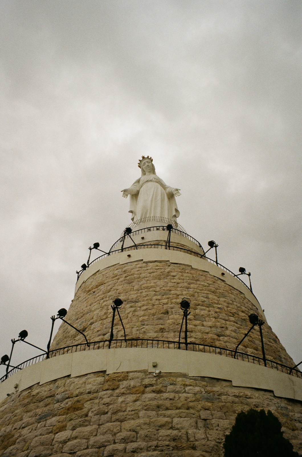 Film frame 16 from roll 6604